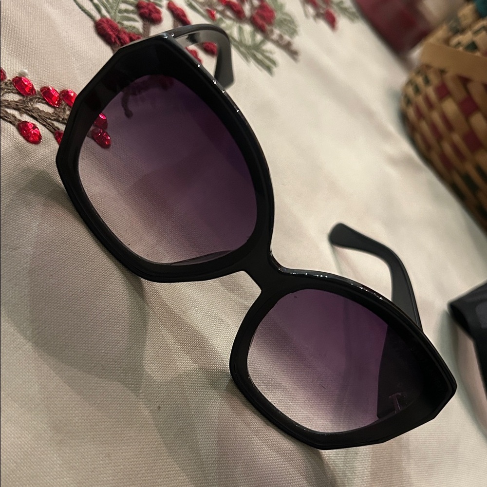 Saint Laurent Black and Purple Sunglasses